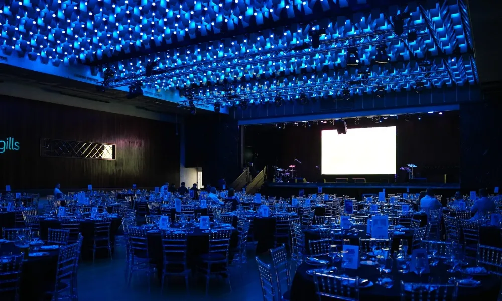Seated Dinner & Standing Social