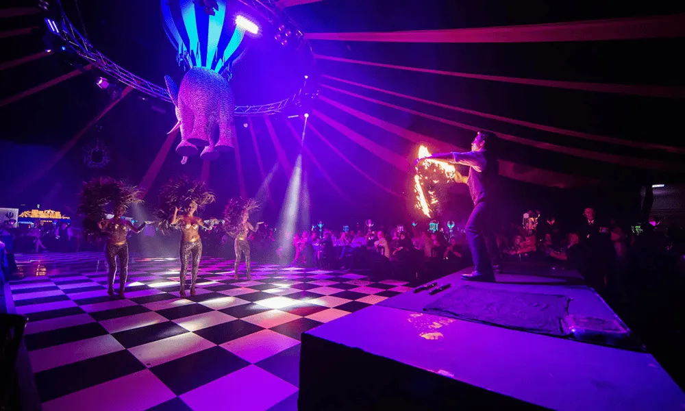 Cirque de Noel (Shared)