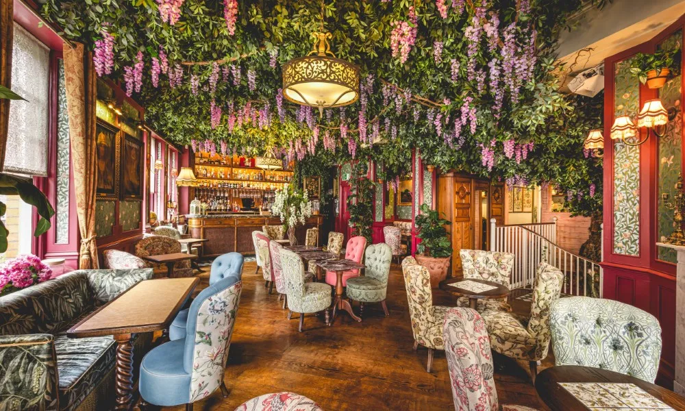 Flora & Forna Hideaway