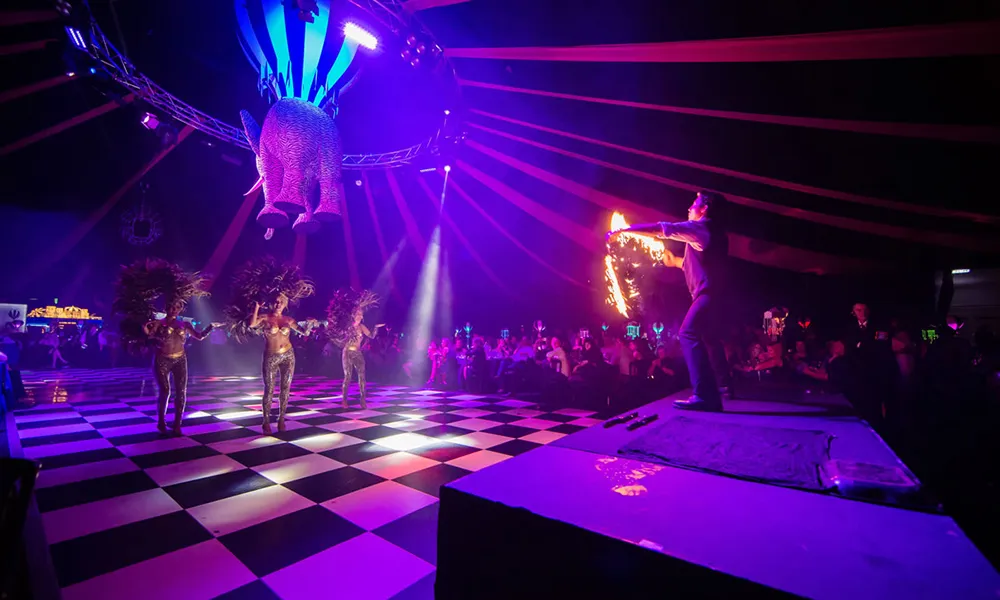 Cirque de Noel (Shared)