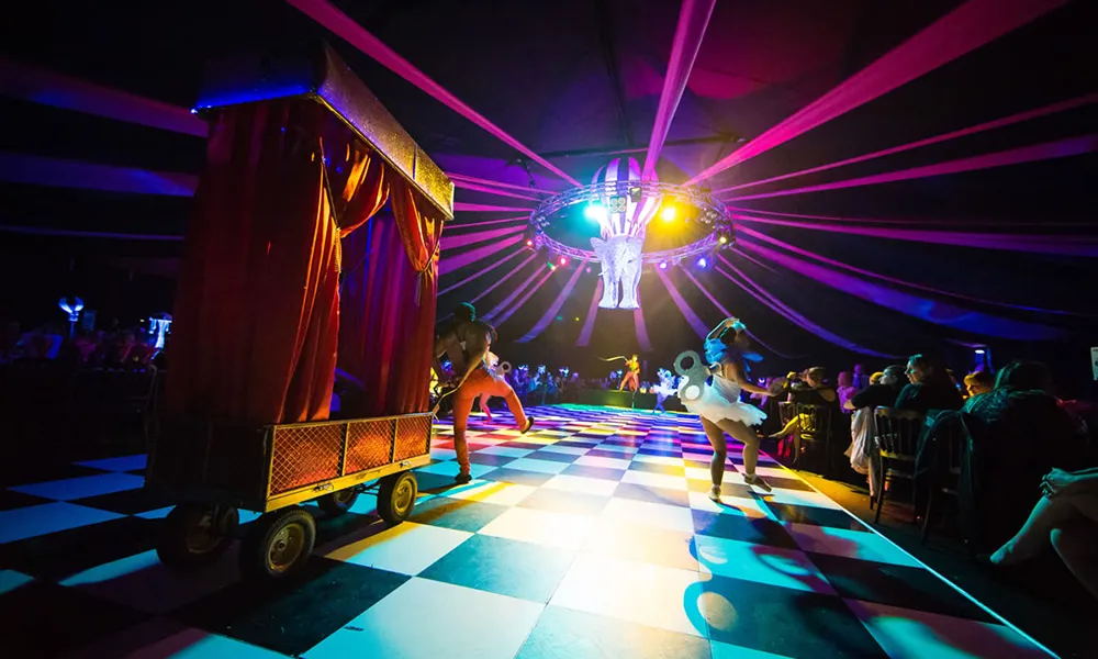 Cirque de Noel (Shared)