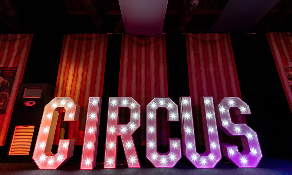 Cirque de Noel (Shared)