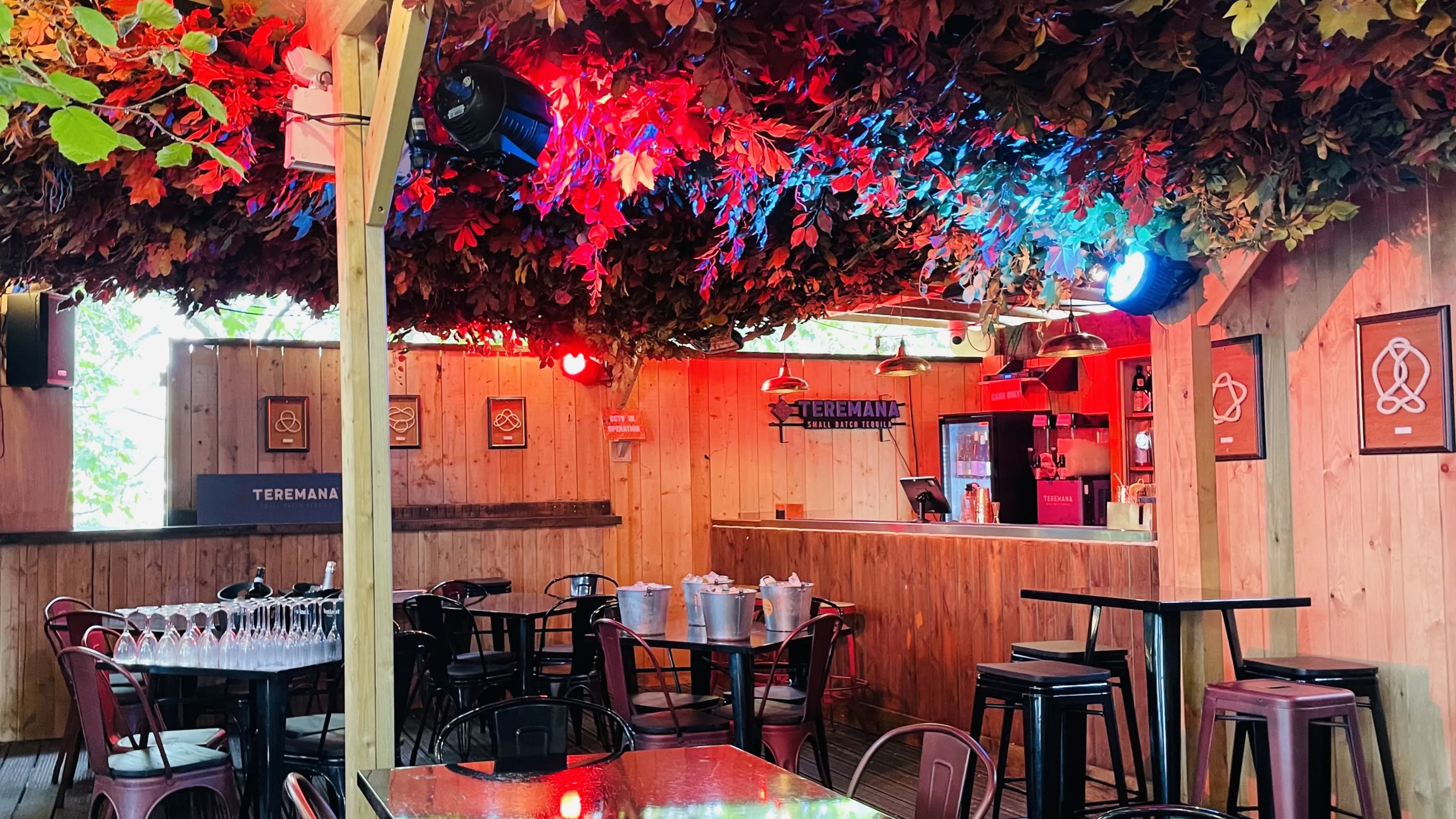 The Knot Cocktail Bar